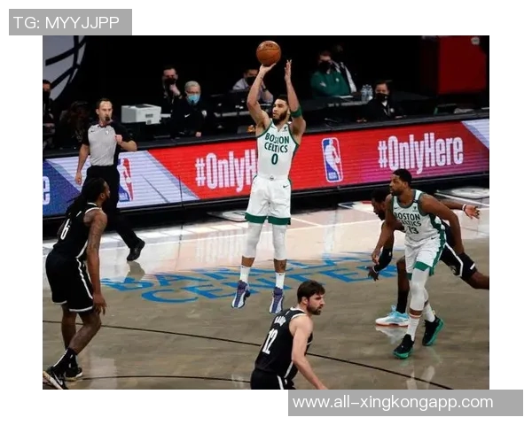 科塔赞塔图姆在场上如教练般引领队伍积极发声助力团队前行